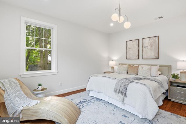 4720 ELLICOTT ST NW, Washington, DC 20016