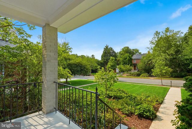 4720 ELLICOTT ST NW, Washington, DC 20016