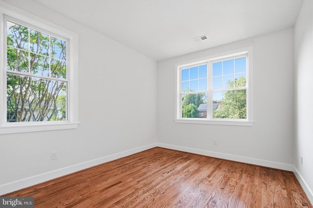 4720 ELLICOTT ST NW, Washington, DC 20016