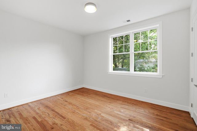 4720 ELLICOTT ST NW, Washington, DC 20016
