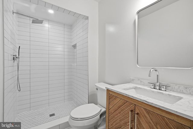 4720 ELLICOTT ST NW, Washington, DC 20016
