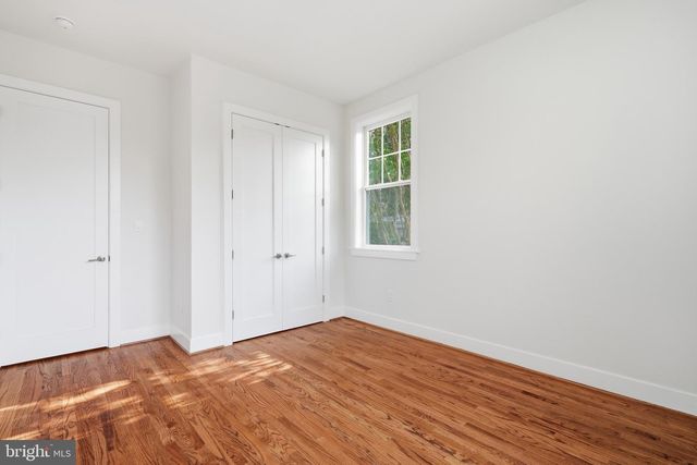 4720 ELLICOTT ST NW, Washington, DC 20016