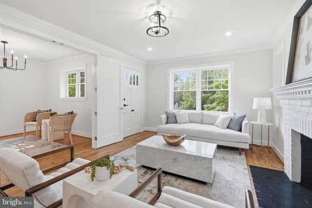 4720 ELLICOTT ST NW, Washington, DC 20016