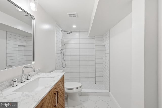4720 ELLICOTT ST NW, Washington, DC 20016