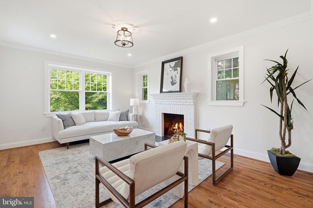 4720 ELLICOTT ST NW, Washington, DC 20016