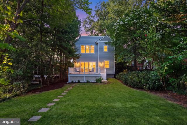 4720 ELLICOTT ST NW, Washington, DC 20016