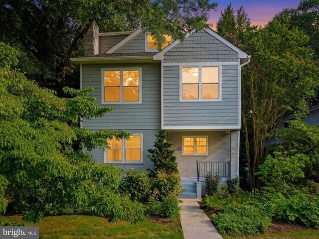 4720 ELLICOTT ST NW, Washington, DC 20016