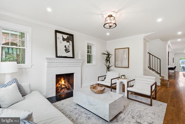4720 ELLICOTT ST NW, Washington, DC 20016