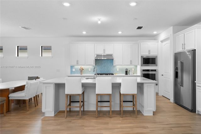 2715 Primrose Pl, Oakland Park, FL 33309