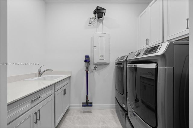 2715 Primrose Pl, Oakland Park, FL 33309