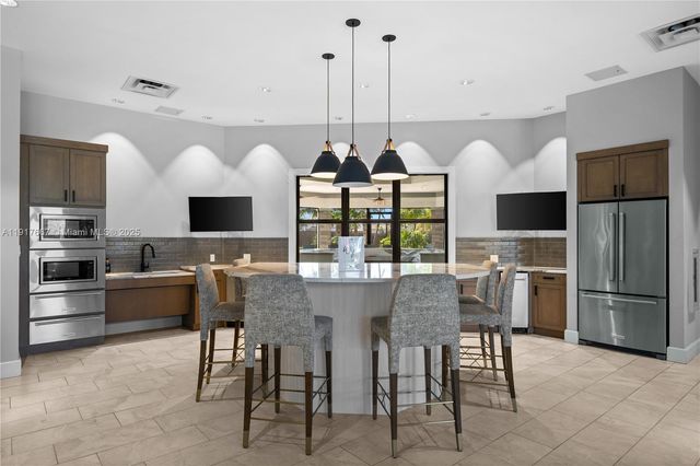 2715 Primrose Pl, Oakland Park, FL 33309