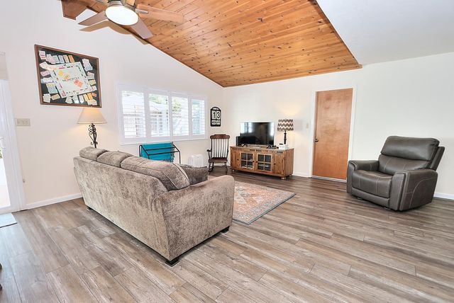 1626 Sierra Gardens Dr, Roseville, CA 95661