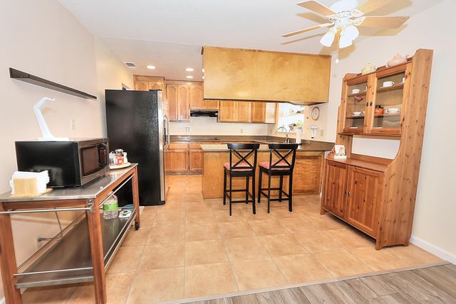 1626 Sierra Gardens Dr, Roseville, CA 95661