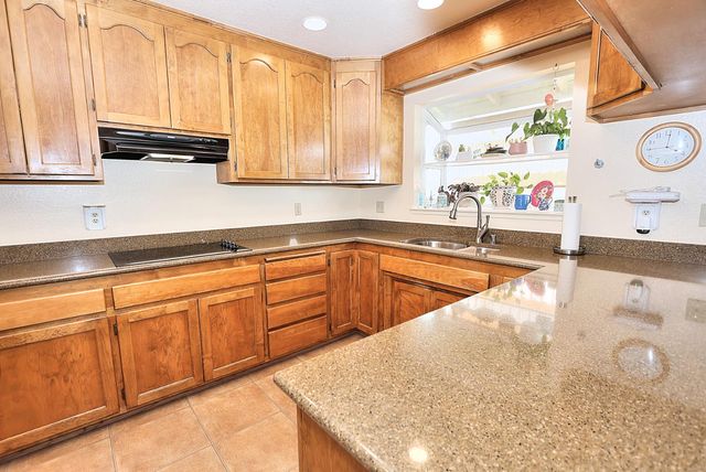 1626 Sierra Gardens Dr, Roseville, CA 95661