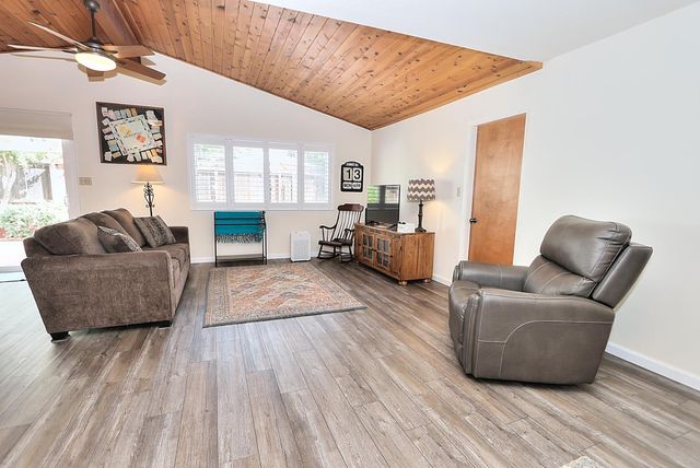 1626 Sierra Gardens Dr, Roseville, CA 95661