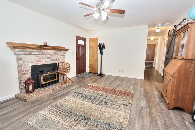 1626 Sierra Gardens Dr, Roseville, CA 95661