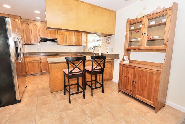 1626 Sierra Gardens Dr, Roseville, CA 95661