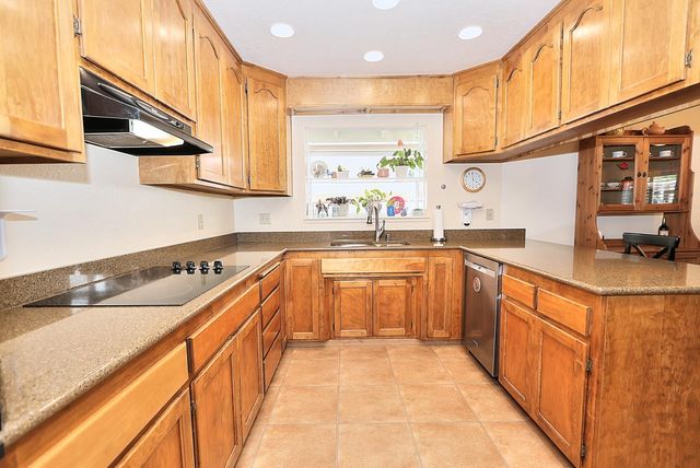 1626 Sierra Gardens Dr, Roseville, CA 95661