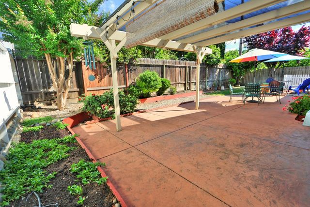 1626 Sierra Gardens Dr, Roseville, CA 95661