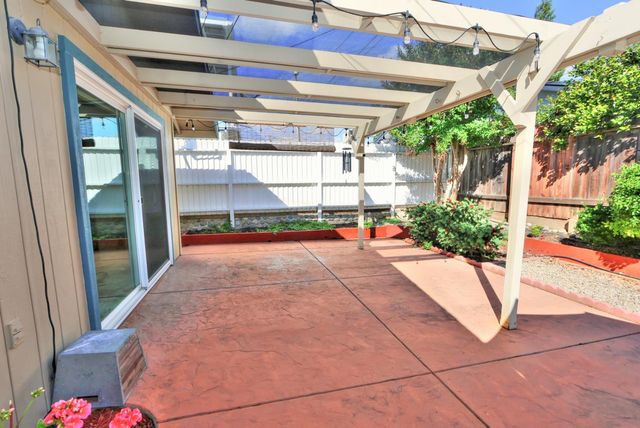 1626 Sierra Gardens Dr, Roseville, CA 95661