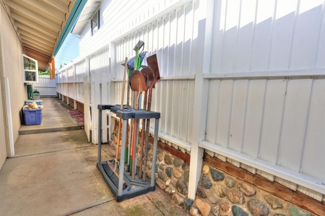 1626 Sierra Gardens Dr, Roseville, CA 95661