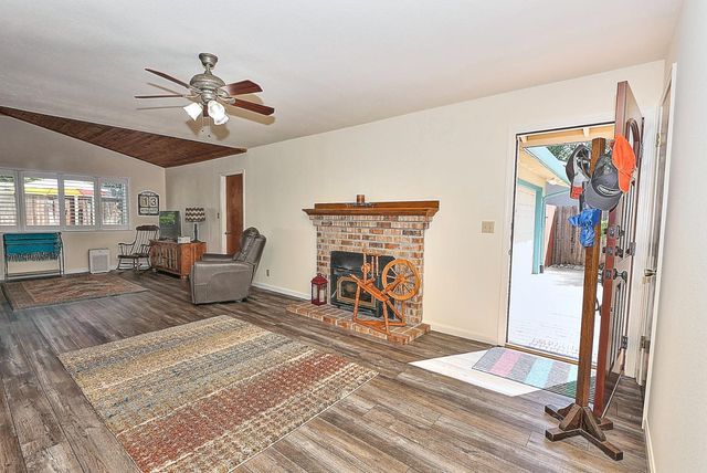 1626 Sierra Gardens Dr, Roseville, CA 95661