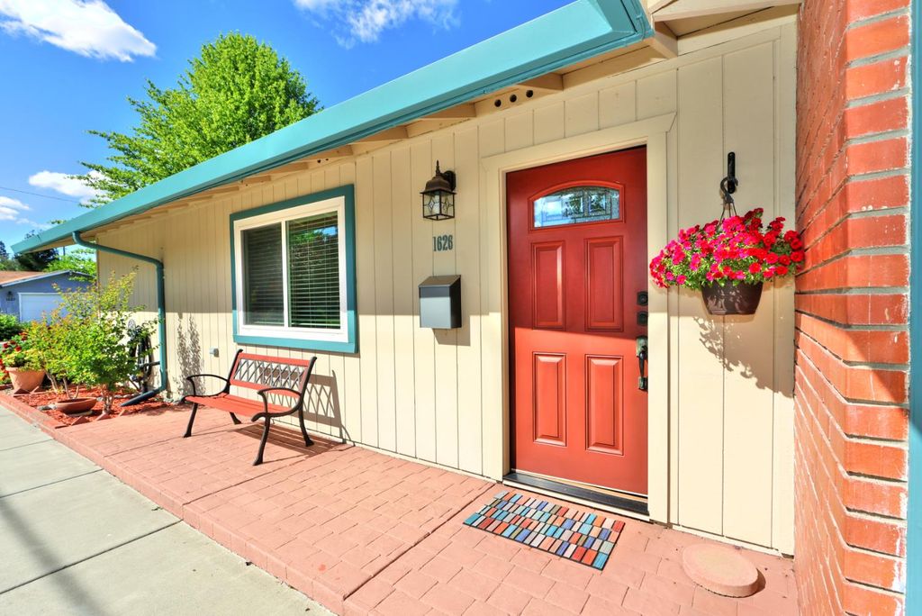 1626 Sierra Gardens Dr, Roseville, CA 95661