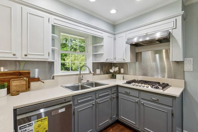 688 Huntington Place SE, Marietta, GA 30067