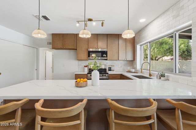 3205 N WOODBURNE Drive, Chandler, AZ 85224