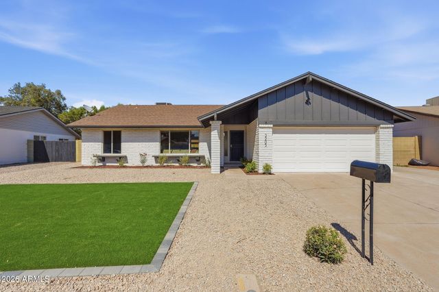 3205 N WOODBURNE Drive, Chandler, AZ 85224