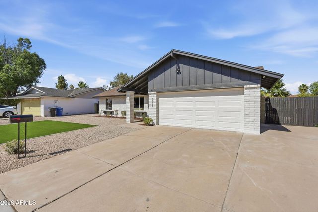 3205 N WOODBURNE Drive, Chandler, AZ 85224