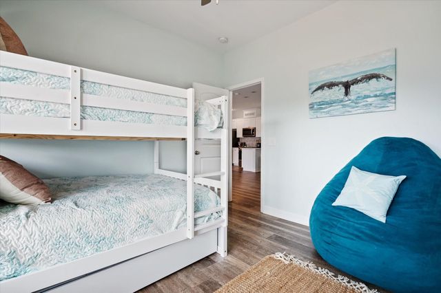 1985 Avenue I, Crystal Beach, TX 77650