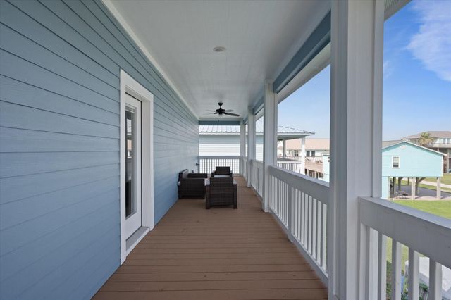 1985 Avenue I, Crystal Beach, TX 77650