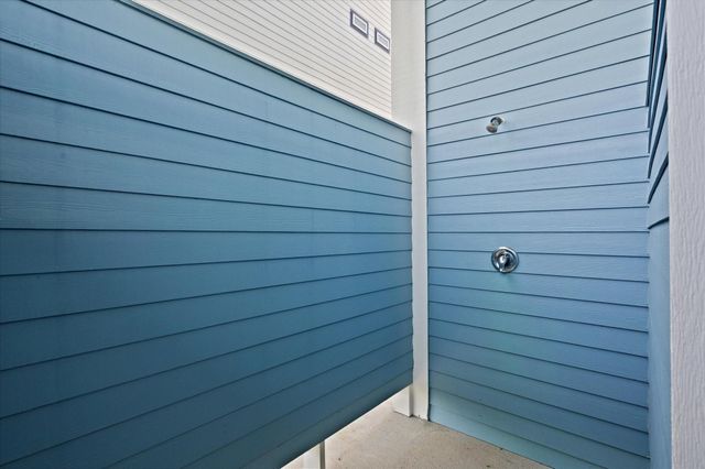 1985 Avenue I, Crystal Beach, TX 77650