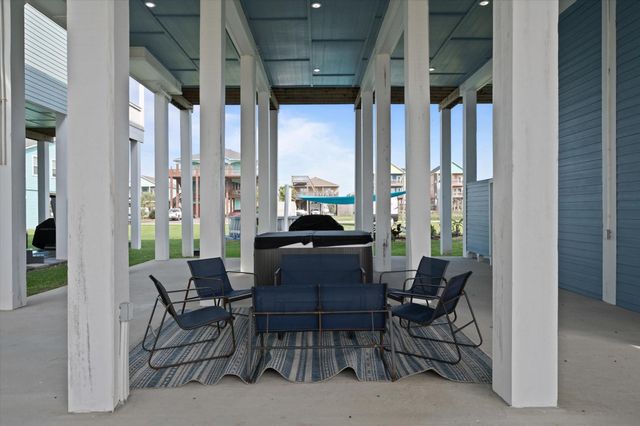 1985 Avenue I, Crystal Beach, TX 77650