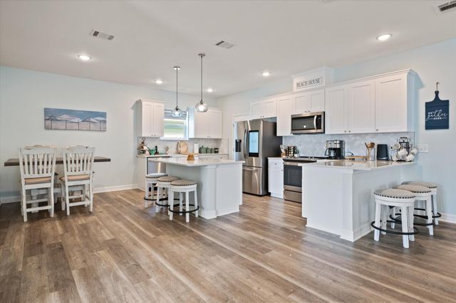 1985 Avenue I, Crystal Beach, TX 77650