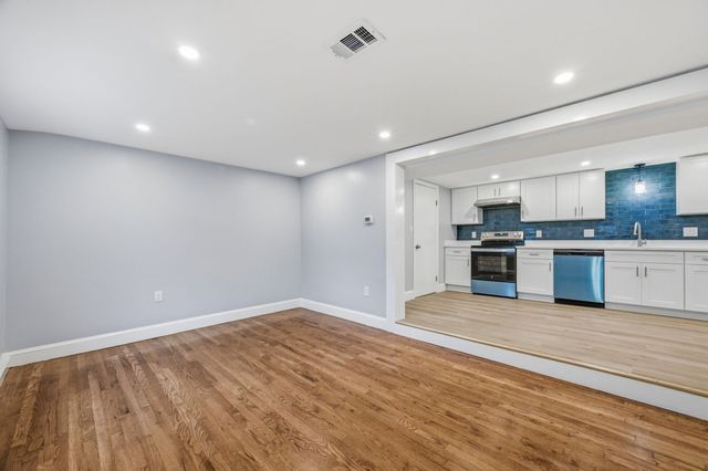 116 Washington St 116, Melrose, MA 02176