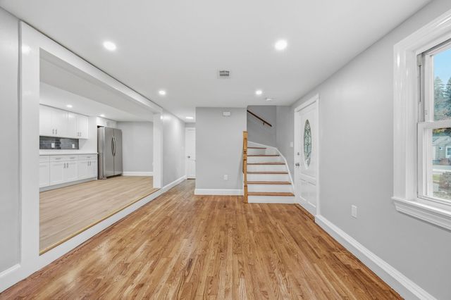 116 Washington St 116, Melrose, MA 02176