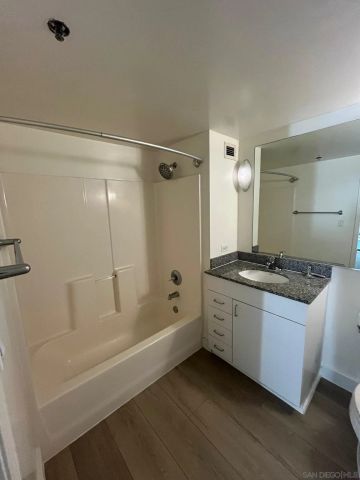 425 W Beech St 204, San Diego, CA 92101