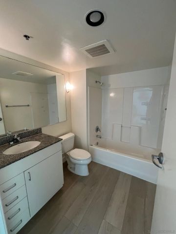 425 W Beech St 204, San Diego, CA 92101