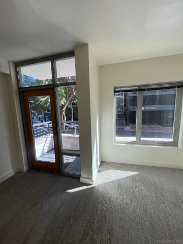 425 W Beech St 204, San Diego, CA 92101