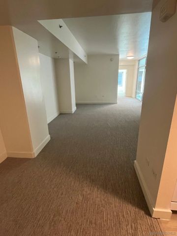 425 W Beech St 204, San Diego, CA 92101