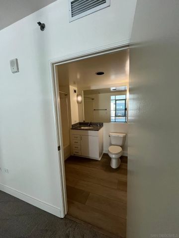 425 W Beech St 204, San Diego, CA 92101