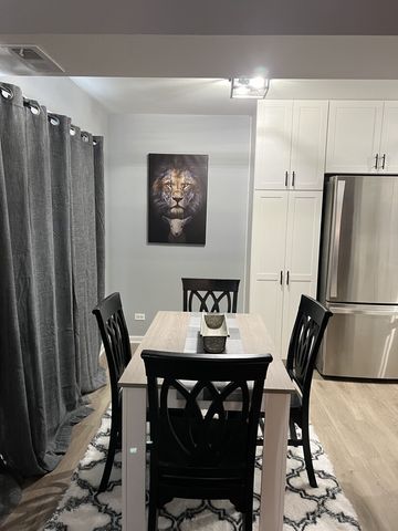 1687 Williamsburg Court B, Wheaton, IL 60189