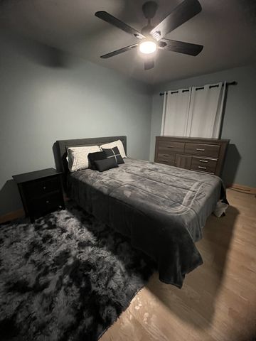 1687 Williamsburg Court B, Wheaton, IL 60189