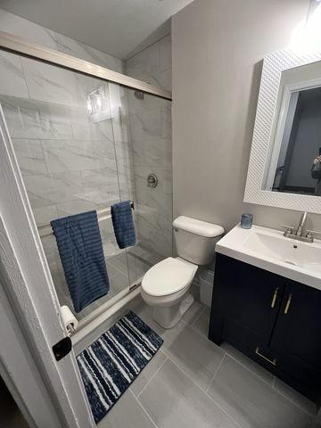 1687 Williamsburg Court B, Wheaton, IL 60189