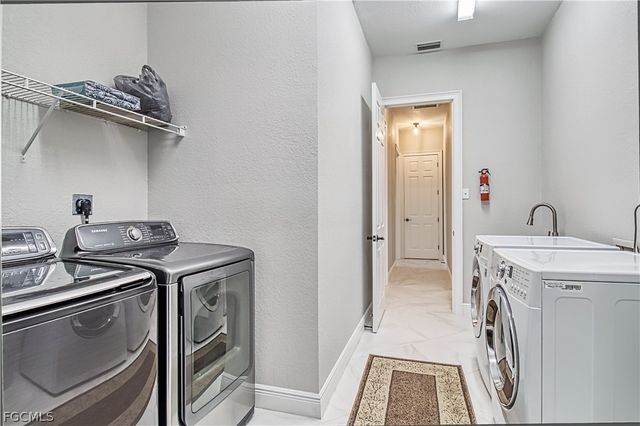 623 SW 56th ST, Cape Coral, FL 33914