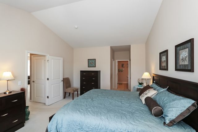 895 Eineke Boulevard, Algonquin, IL 60102