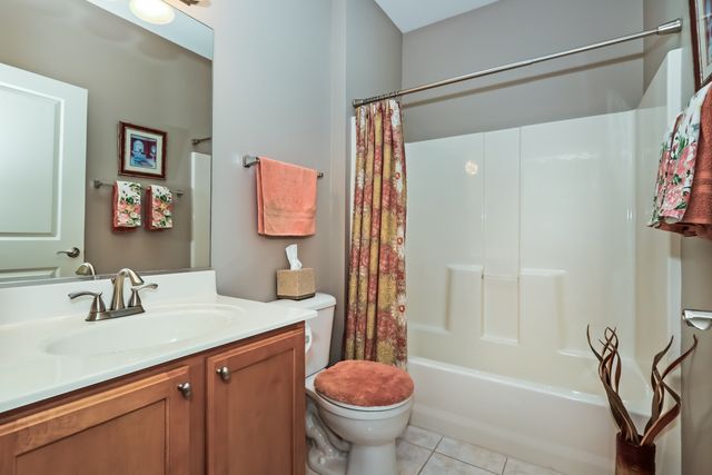 895 Eineke Boulevard, Algonquin, IL 60102