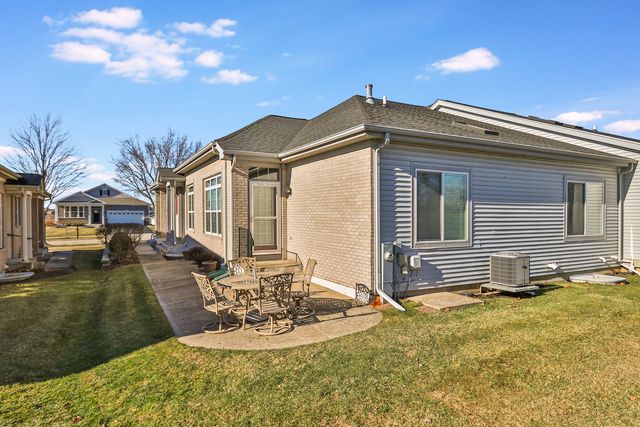 895 Eineke Boulevard, Algonquin, IL 60102